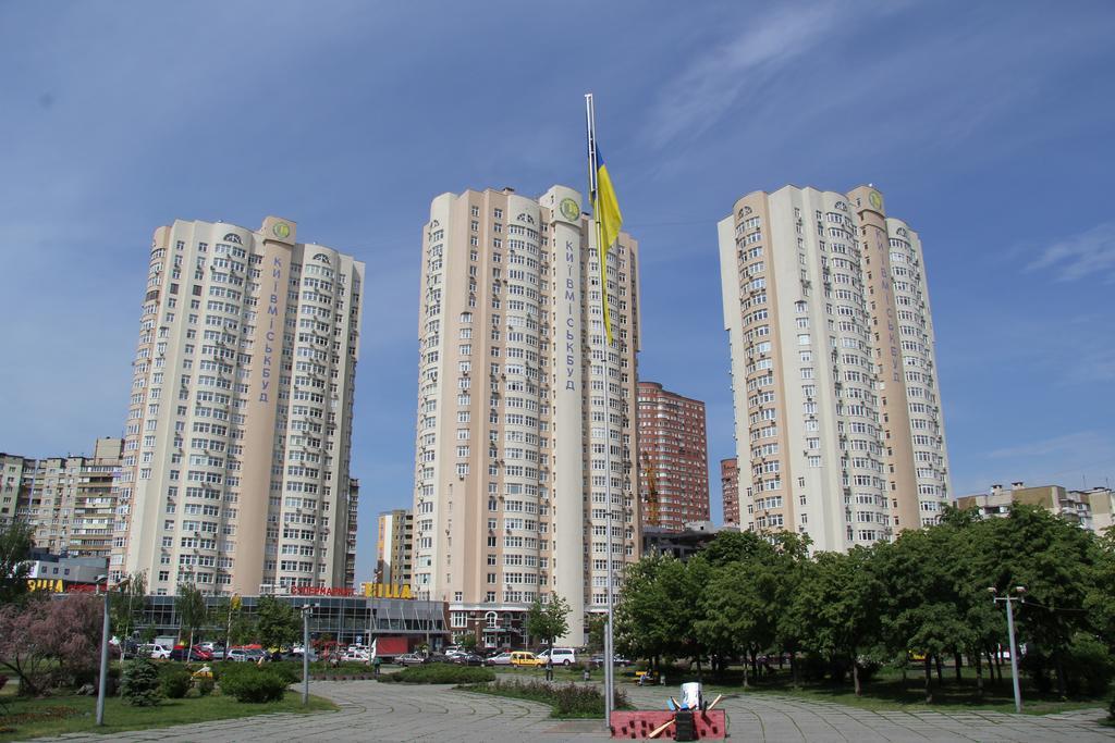 Solo Apartment Dragomanova Kiev Exteriör bild